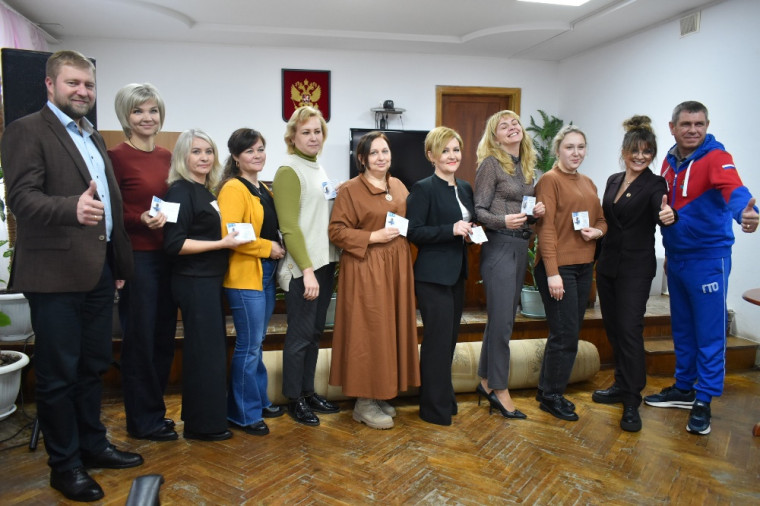 В Думиничском районе торжественно вручили знаки отличия ГТО. В Думиничском районе торжественно вручили знаки отличия ГТО.